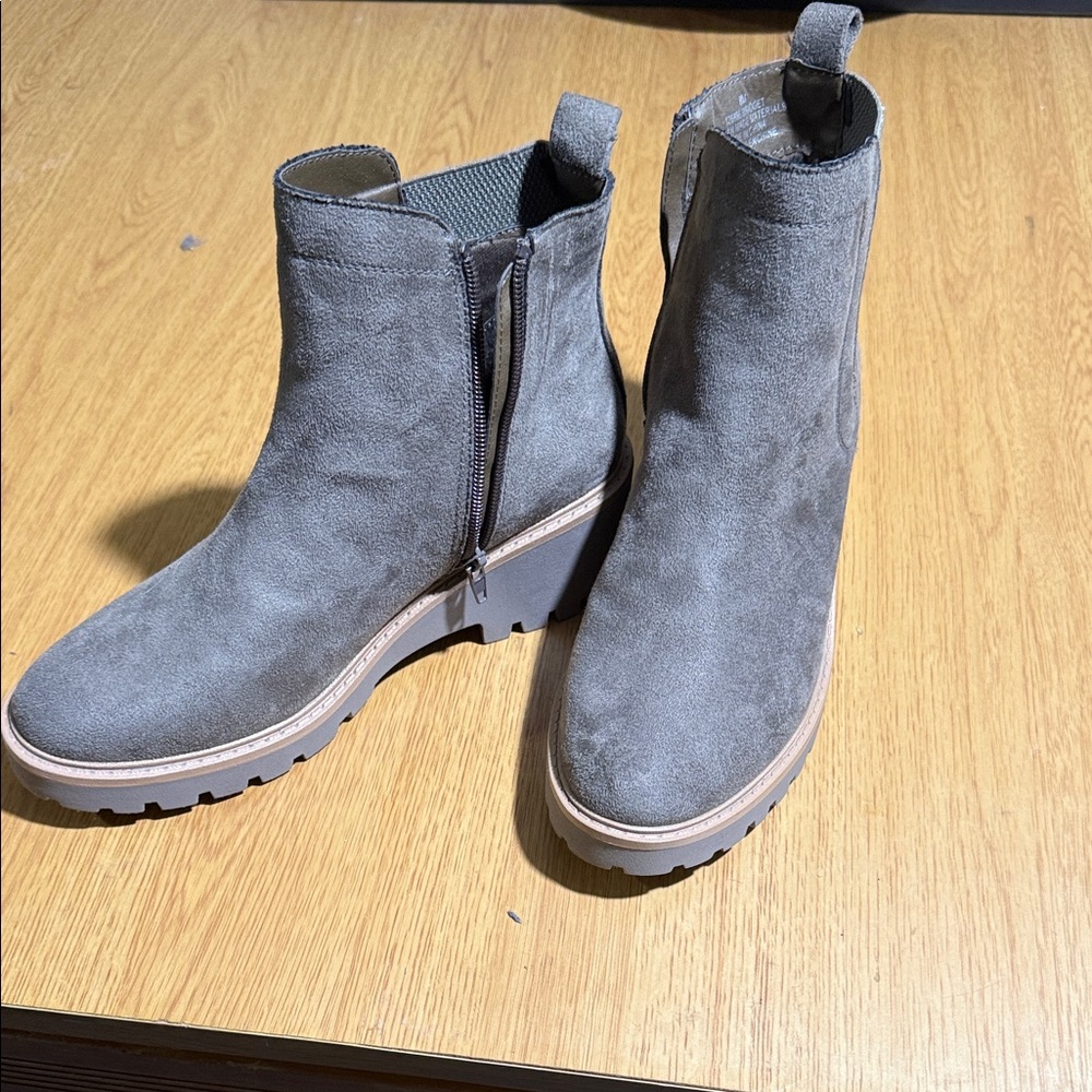 Elegant Gray Suede Ankle Booties